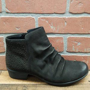 ROCKETPORT BLACK SUEDE BOOTIES 8 US 38EUR